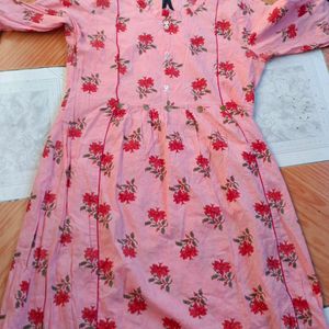 Simple light pink coloured L size kurti. with little colour faded