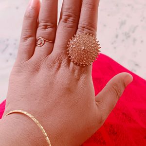 Elegant Hand Ring