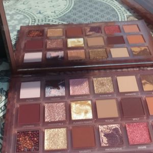 Huda Beauty Naughty Nude Eyeshadow Palette