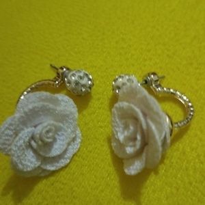 White Koreon Earrings Stud