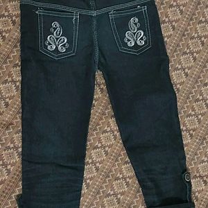 3/4th Black Jeans Mid Waist