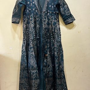 Avaasa Floral Print Layer Kurta With Tie-Up Size M