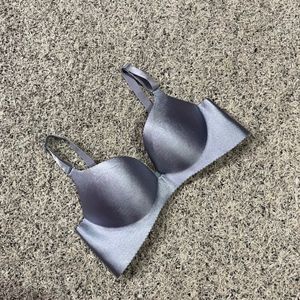 Sale‼️ Silver Shiny Pushup Bra 🩶