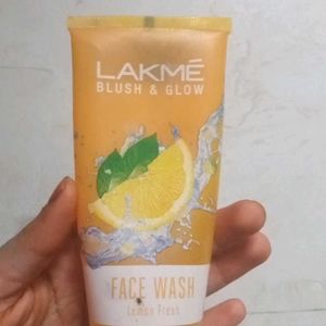 Face Wash With Free Gift