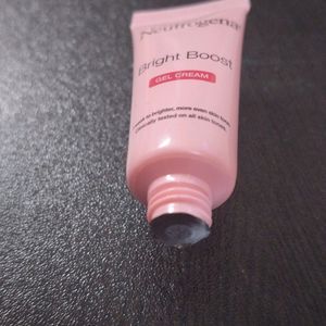 NEUTROGENA BRIGHT BOOST GEL CREAM