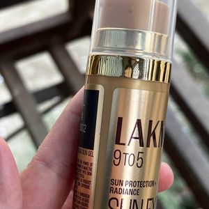 Lakme Sun Expert 1% Nia-VIT C Sunscreen, SPF 50 PA