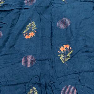 Blue Kurta With Flower Print On It For Women