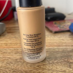 Bobbi Brown Foundation