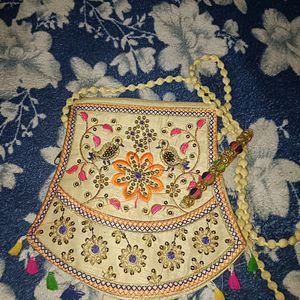 Sling Bag With Beautiful 🖊️ Pen