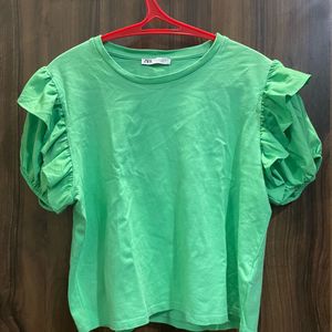 Green T-shirt With Baloon Sleaves