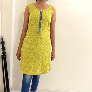 Sleevless Cotton Kurti