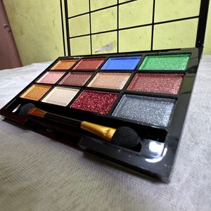 Colors Queen Eyeshadow Pallet