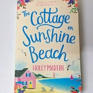 The Cottage on Sunshine Beach by Holly Martin Book