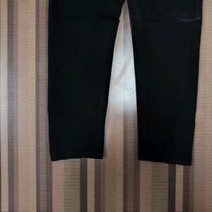 Y-40 Size 32 Slim Fit Women Denim Jeans