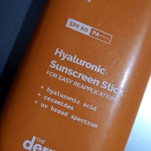 Derma Co Hyaluronic Sunscreen Stick Spf 60