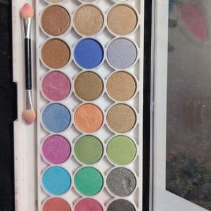 24 Colour Eyeshadow For Womens