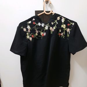 Black embroidered Top S