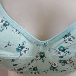 Flora fine fitting bra with tag