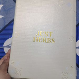 Just Herbs Trendy Beauty Box