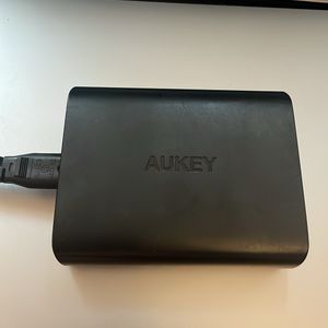 Aukey 3-Port 72Watts Fast Charging station