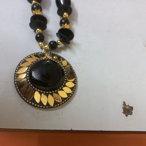 Trendy Black Beads Necklace With Earrings