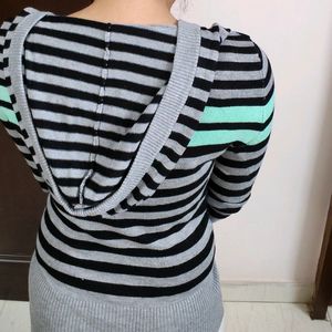 Women Grey Slim-fit V-neck Striped Hoodie Sweater