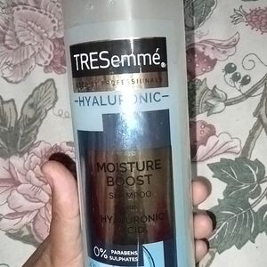 TRESeme Moisture Boost Shampoo With Haluranic Acid