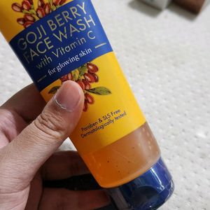 (Sealed) St Botanica Face Wash