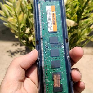 Simmtronics 2 GB DDR3 Ram 1333 Mhz(PC 10600)