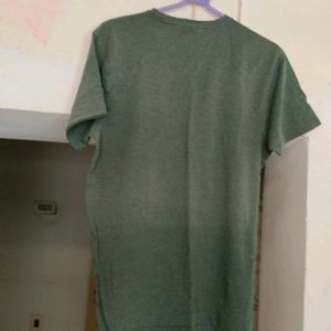 GREEN COLOUR USED ZUDIO TSHIRT