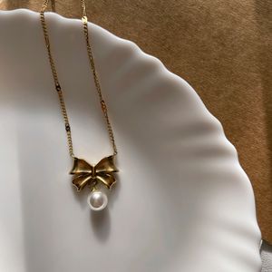 Simple Bow Neckalce