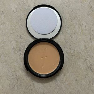 Faces Canada Weightless Stay Matte Compact