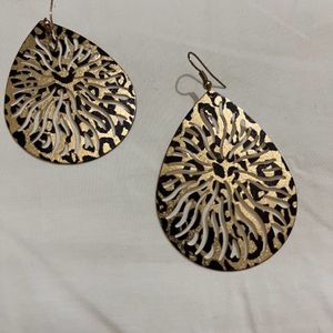 Claire’s Drop Earrings