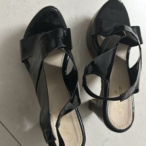 Pretty Black Heels (in Amazing Condition)