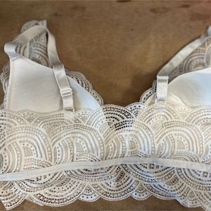 Women Lace Bralette Top With Front Hooks