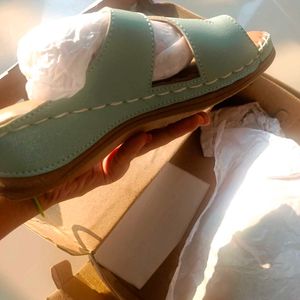 Roadster Sea Green And Beige Textured One Toe Flat