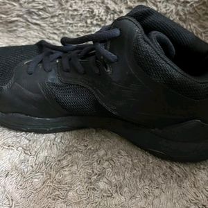 BASKETBALL SHOES