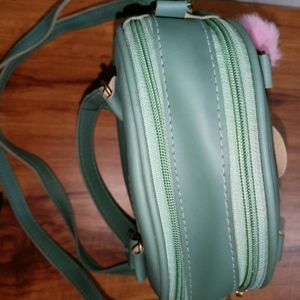 New trendy rounded sling bag for girls and womens