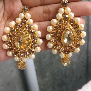 Pearl and Golden Stone Set