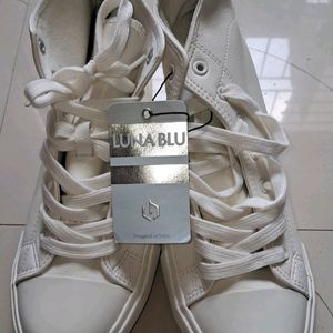 NEW LUNABLU HIGH TOP SNKR...OFF WHITE COLOR