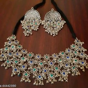 NECHLESS WITH EARRINGS SET