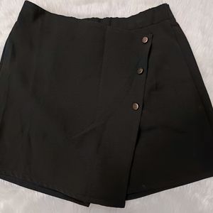 Solid Brand New Black Skort