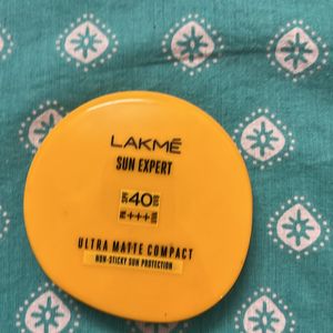 Lakme Sun Expert Compact