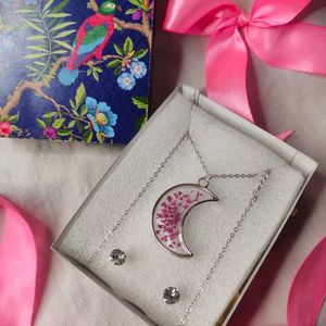 Anne's lace moon necklace