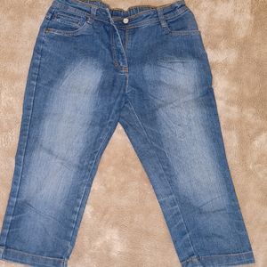 Girls' 3/4th Blue Jeans