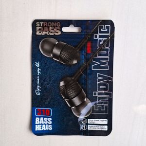 A New Never Used Strong Bass Earphone
