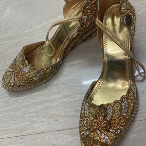 Beautiful Diamond Mojdi Heel