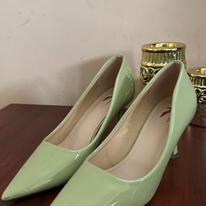 pista green pump heel