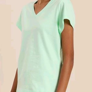 Plain V-neck T-shirt