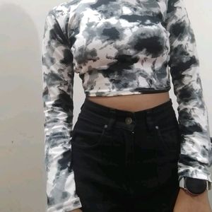 Tie And Die Printed Fitted Crop Top